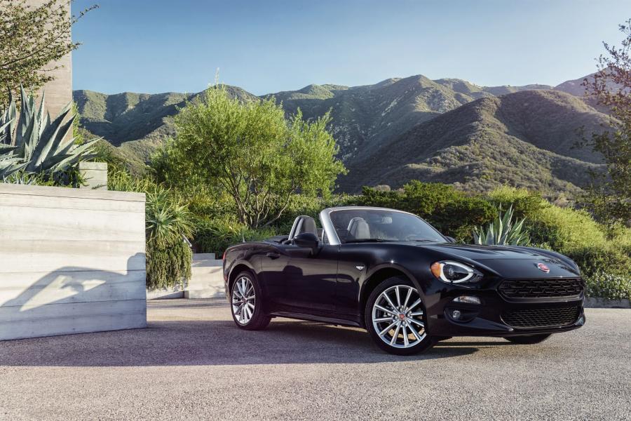  Fiat 124 Spider 2016 года  (US) (фото 8 из 36)